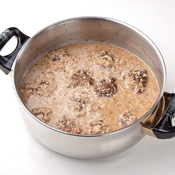 Recetas-para-preparar-con-carne-de-cerdo-Carrilleras-de-cerdo-a-la-crema-con-guarnicion-de-manzanas-Razas-Porcinas
