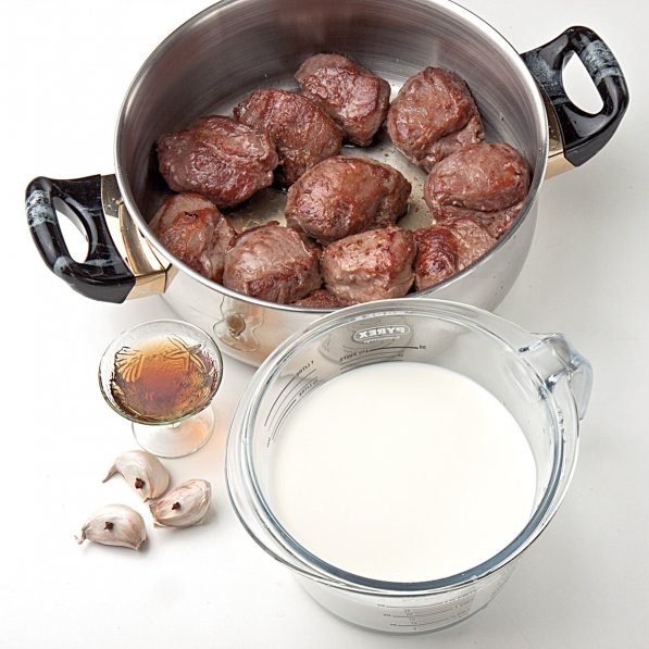 Recetas-para-preparar-con-carne-de-cerdo-Carrilleras-de-cerdo-a-la-crema-con-vino-blanco-Razas-Porcinas