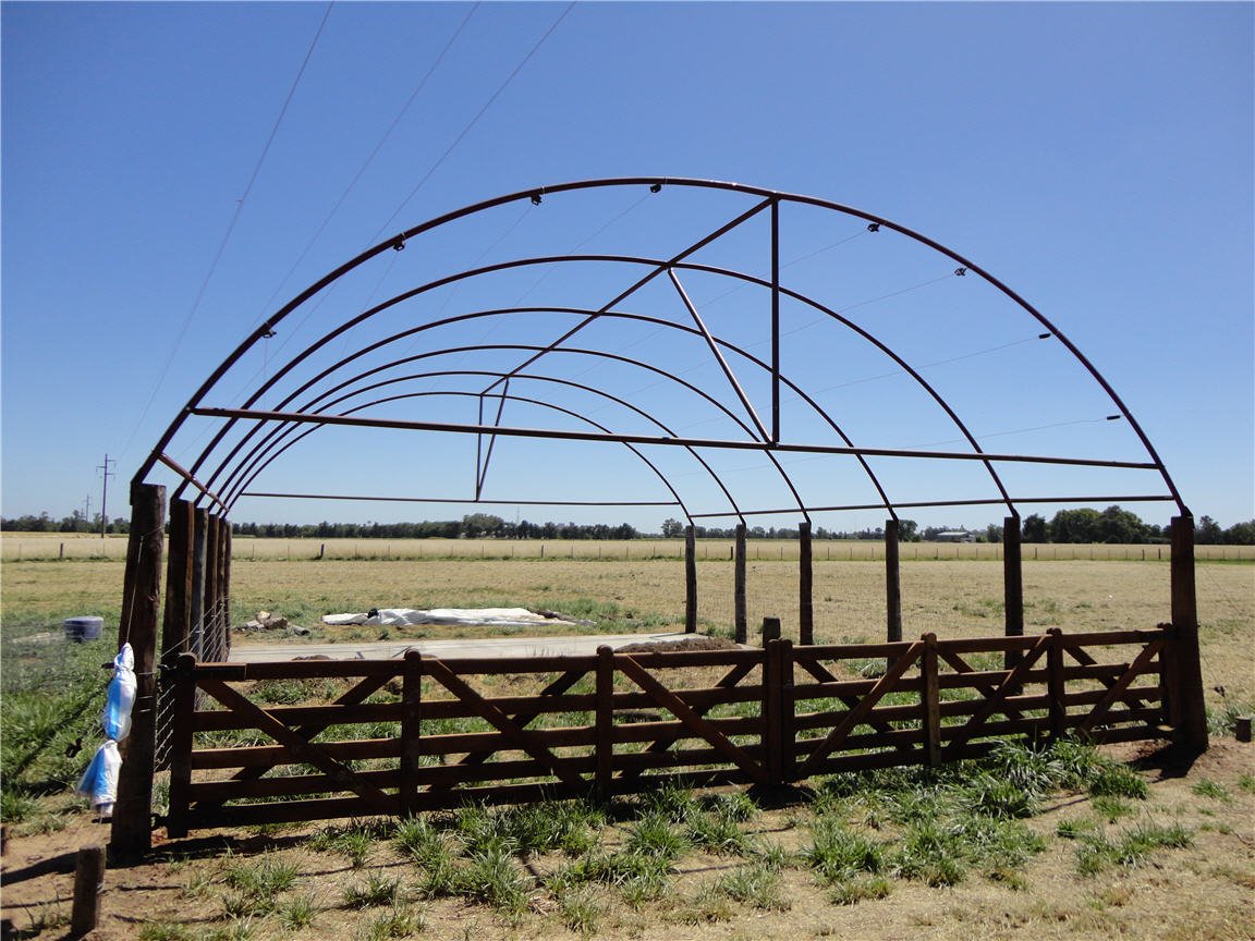 Estructura de Caños en forma de arco de la Cama Profunda para cubrir con lona