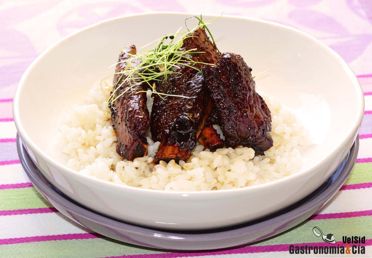 Receta-para-preparar-Costillas-de-cerdo-iberico-con-salsa-de-soja-dulce-Razas-Porcinas